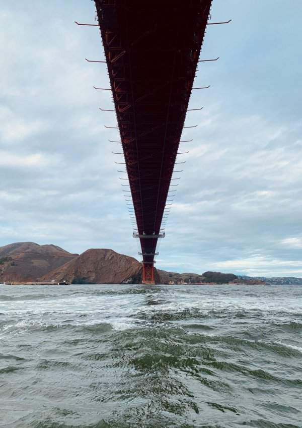 Мост Золотые ворота, Сан-Франциско — вид снизу