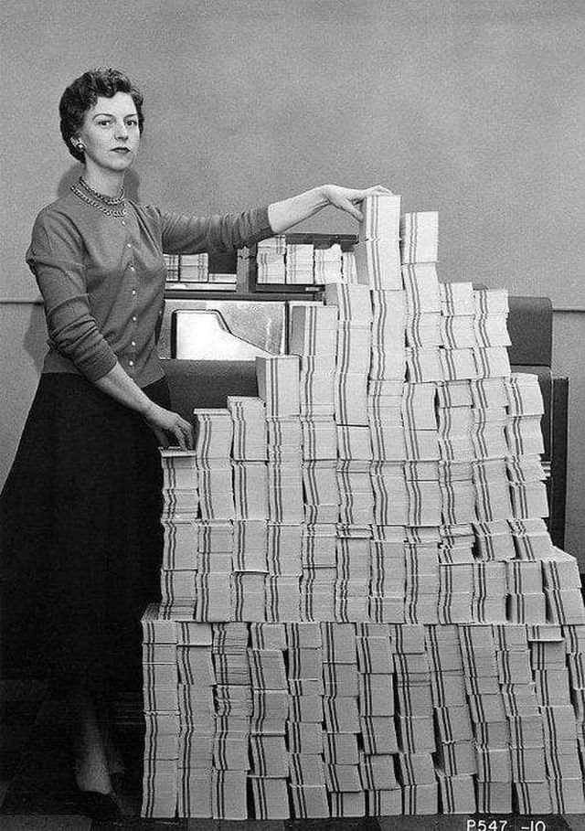5 мегабайт данных – 62500 перфокарт, 1955 год.