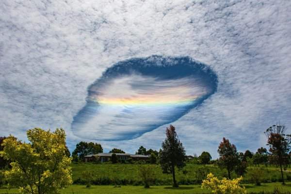 «Дырявое облако» в небе над Австралией