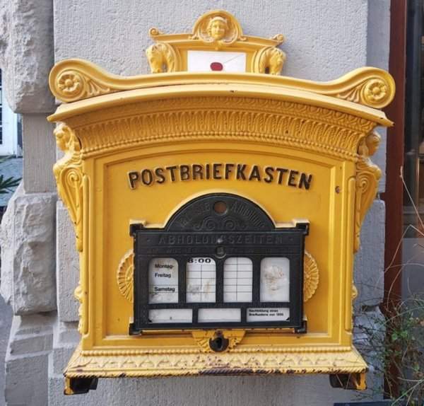 «Увидел вот такую красивую штуку на стене в Германии. Оказалось, это почтовый ящик»