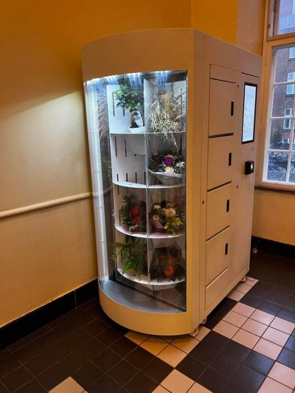 В Копенгагене есть автомат, в котором можно купить букет цветов