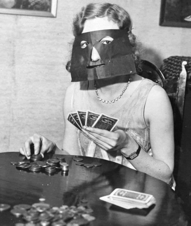 Гаджет для скрытия своих эмоций при игре в покер. 1937