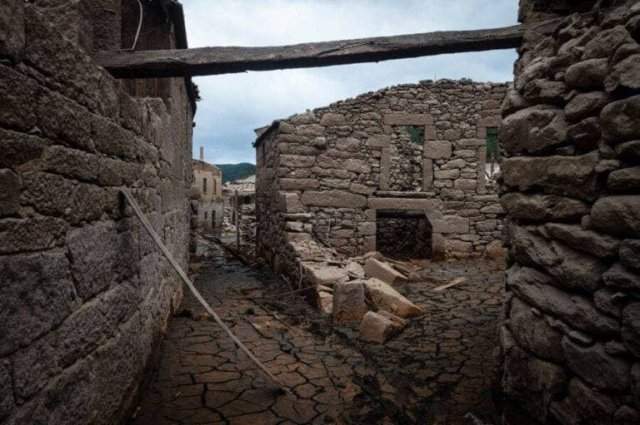 В Испании неожиданно всплыл старинный город Асередо