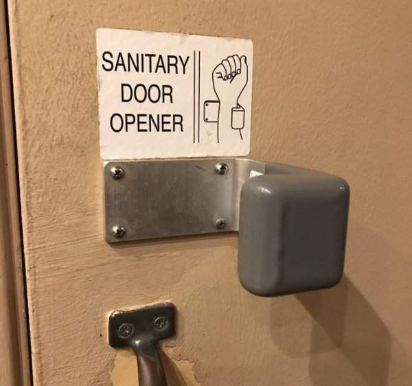 Теперь не придётся трогать дверь после того, как помыл руки