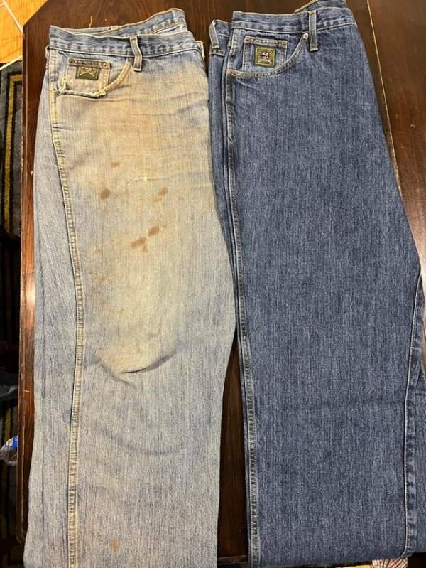 Фермер работал в одних и тех же джинсах год. Рядом новая пара точно таких же