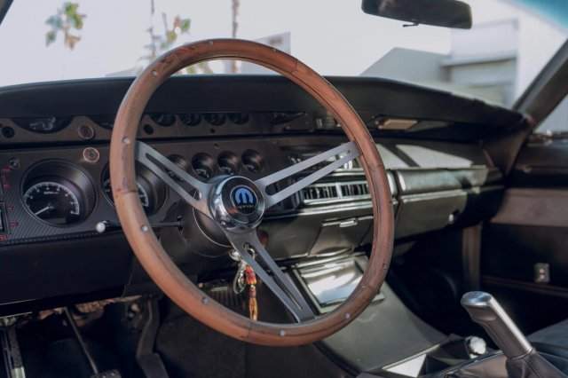 Монстр из прошлого: Dodge Charger 1968 года с современным мотором и классической внешностью