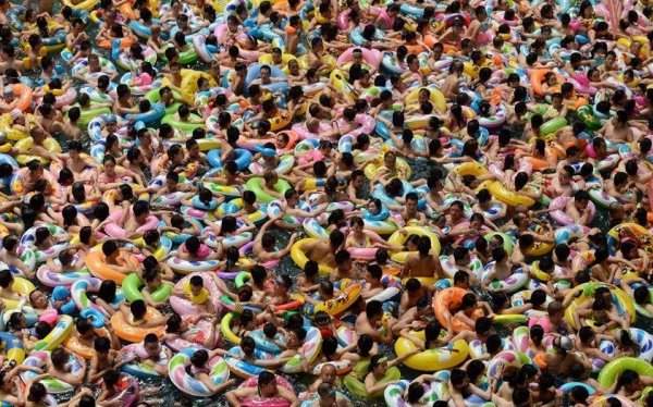 Обычный китайский бассейн в выходные