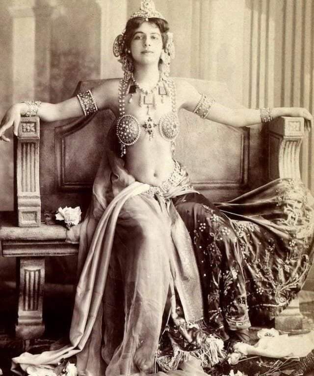 Знаменитая Мата Хари, актриса, экзотическая танцовщица, куртизанка и шпионка, в Париже, 1910-е годы