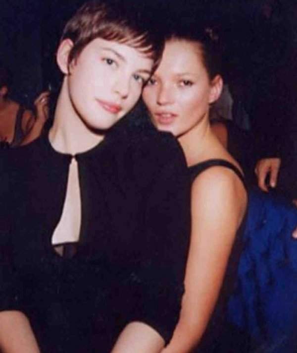 Кейт Мосс и Лив Тайлер на вечеринке, 1998