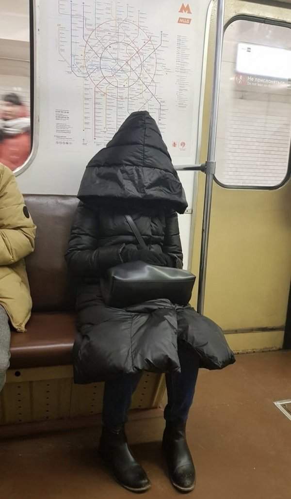 Странные и модные персонажи из метро
