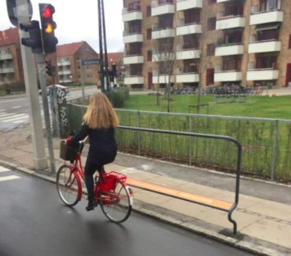 «В Копенгагене есть перила, на которые велосипедисты могут опереться, пока пережидают красный свет»
