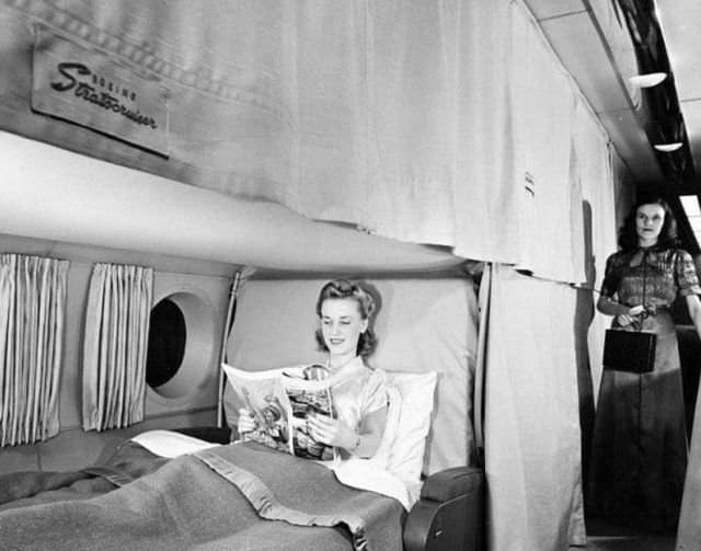 Спальные места в самолете Boeing 377 Stratocruiser, США, 1952 год