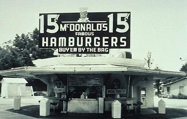 Первый McDonalds в США, 1940 год.