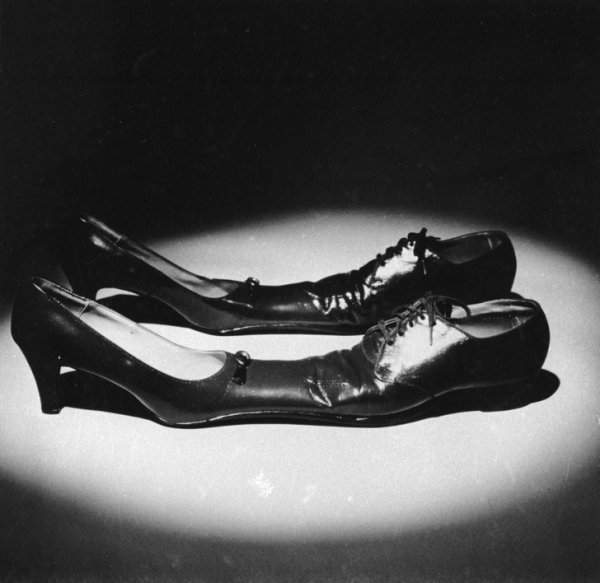 Соединенные туфли, специально разработанные для бальных танцев