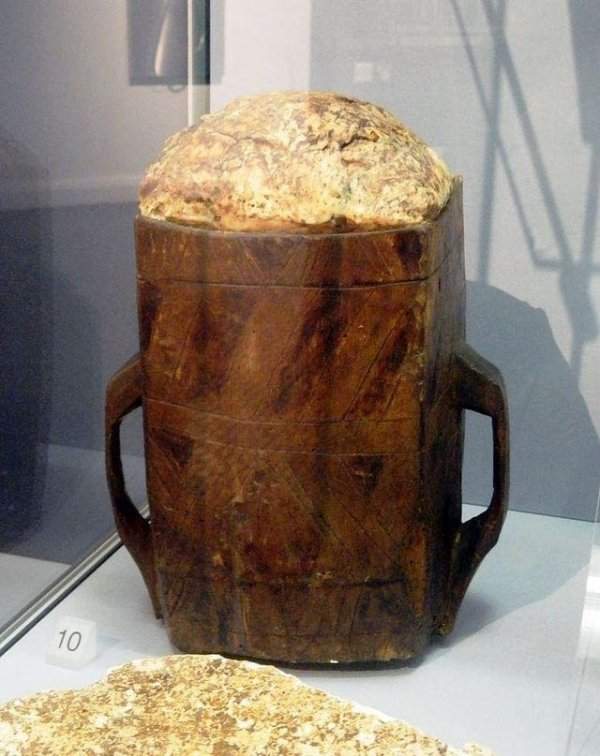 Болотное масло в деревянном сосуде, Ольстерский музей в Северной Ирландии