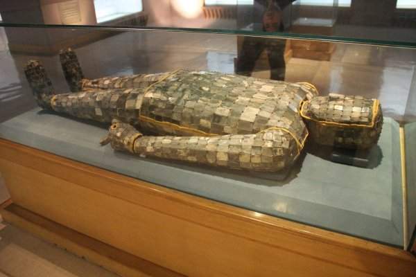 Нефритовый погребальный костюм, сделанный из 4248 кусочков нефрита, музей Сюйчжоу