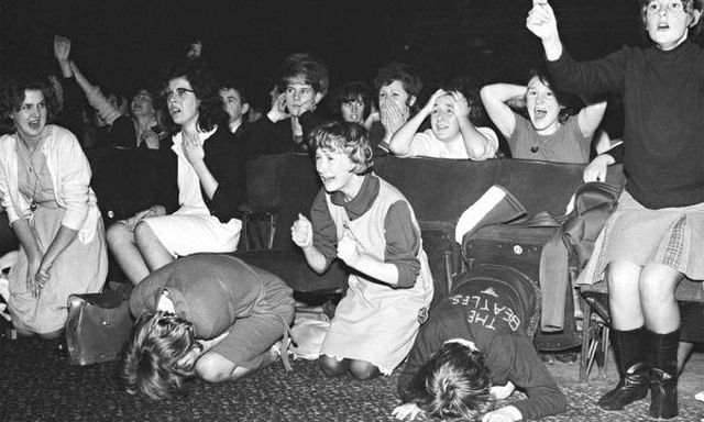 Эмоции молодых девушек на концерте The Beatles, Плимут, 1963 год.