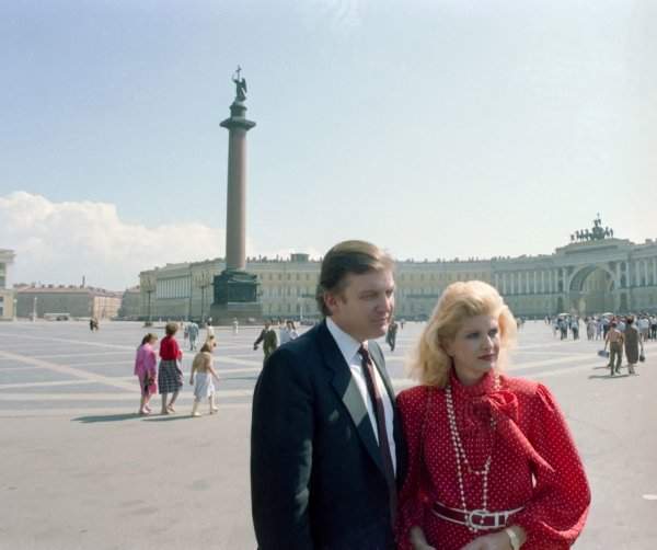 Дональд Трамп с первой женой Иваной Трамп в Ленинграде, СССР, 1987
