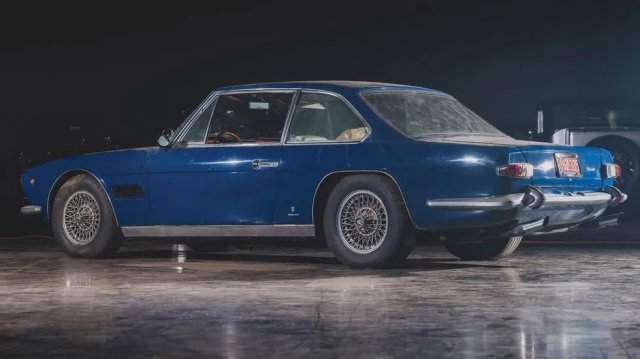 Уникальная находка в сарае: Maserati Mexico, простоявший без движения с 1978 года