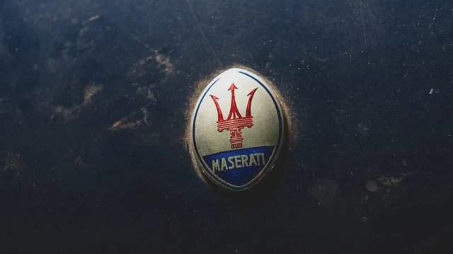 Уникальная находка в сарае: Maserati Mexico, простоявший без движения с 1978 года