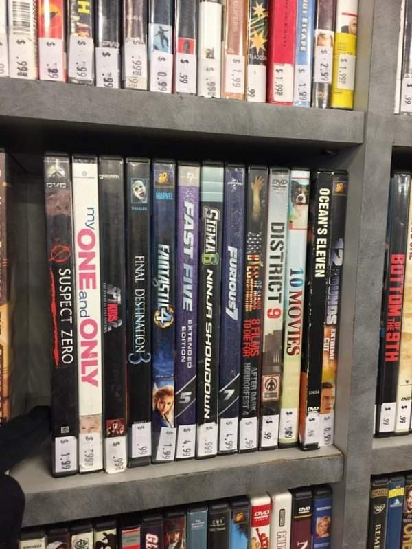 В комиссионном магазине кто-то поставил вместе фильмы, где в названиях идут цифры от 0 до 12