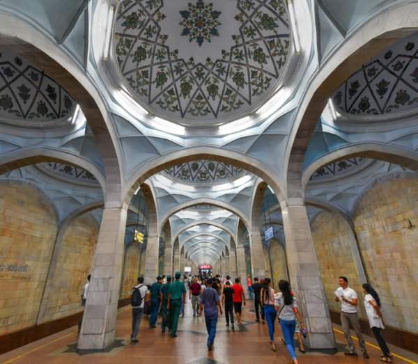 Восточные мотивы находят отражение даже в оформлении метро в Ташкенте