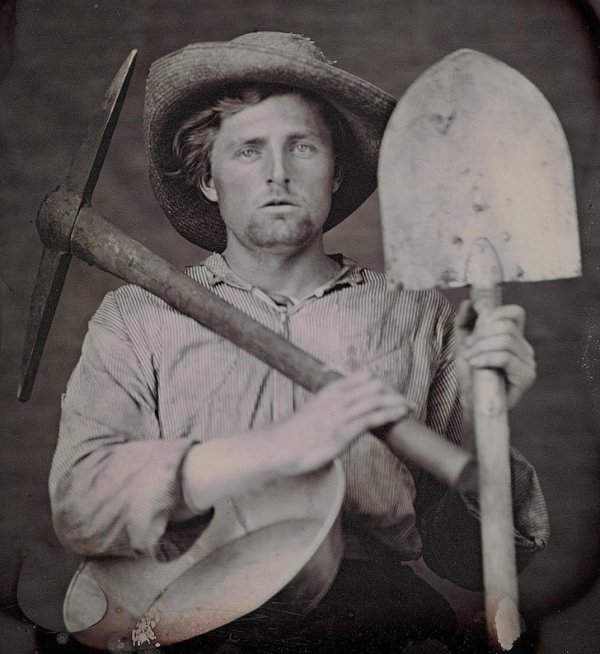 Мужчину с рабочими инструментами сняли около 1851 года