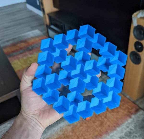«Я напечатал на 3D-принтере „4-мерный куб Пенроуза“»