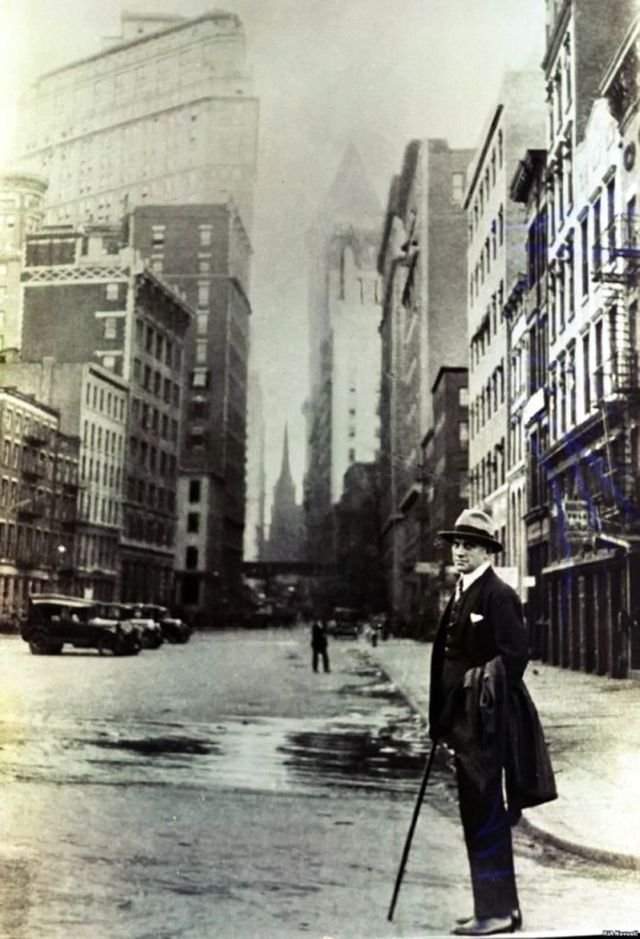 Владимир Маяковский в Нью–Йорке, 1925 год.
