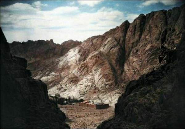 Монастырь святой Екатерины, скрытый в Синайских горах