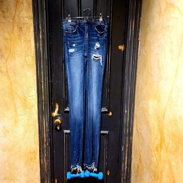 Манипуляции с джинсами