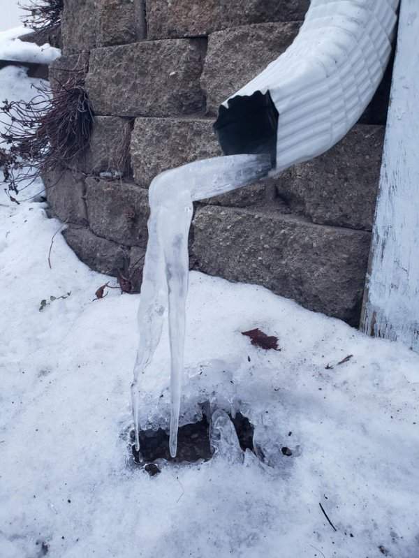 Замёрзшая вода от Сальвадора Дали