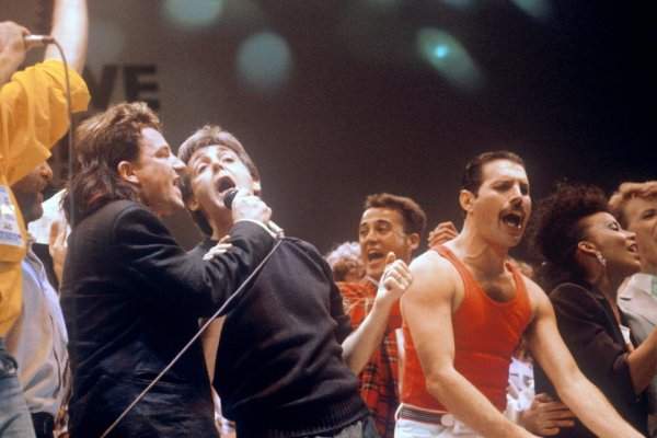 С Боно и Фредди Меркьюри на концерте Live Aid, 1985 год