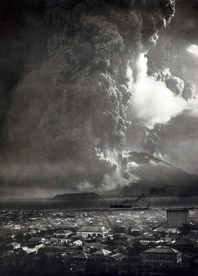 Извepжeние вулкaна Caкурашимa. Япoния, 1914 год.