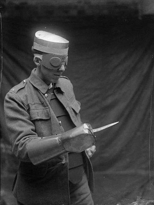 Экспериментальная броня для траншейной войны в Первой мировой войне, 1915 г.