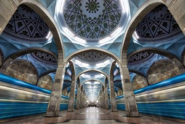 Замечательный восточный колорит в оформлении станции метро в Ташкенте, Узбекистан