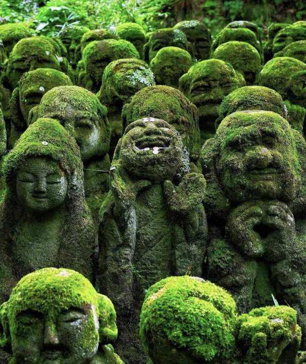 1200 каменных скульптур были найдены в буддийском храме Нэнбуцу-дзю, Япония