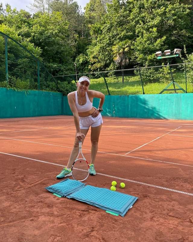 Елена Веснина отмечает 36-летие: теннисистка, которая круто владела ракеткой и мячиками