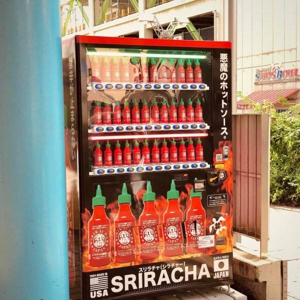 Целый автомат соусов чили в Японии