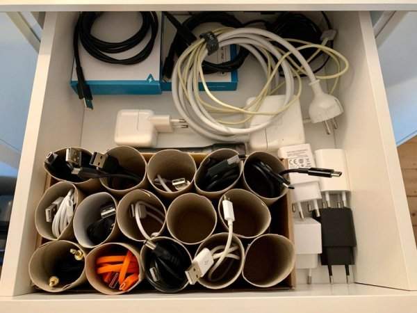 Втулки от туалетной бумаги помогут организовать провода