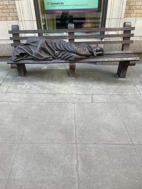«Бездомный Иисус», Варшава, Польша