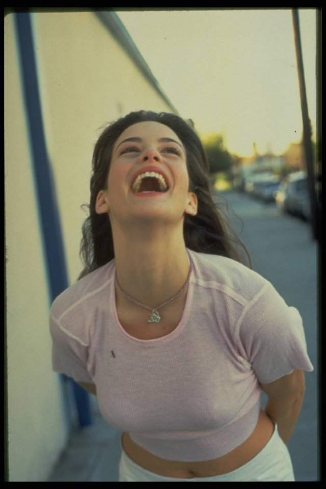 20-летняя Лив Тайлер в объективе Микеля Робертса, 1997