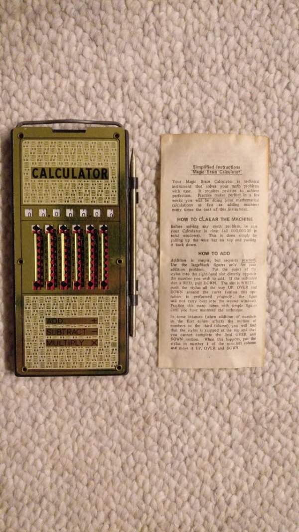 Нашёл этот старый калькулятор на чердаке моей прабабушки