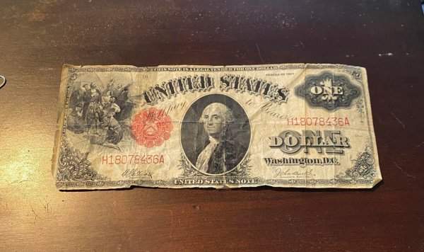 Нашёл в бабушкиных вещах старый доллар