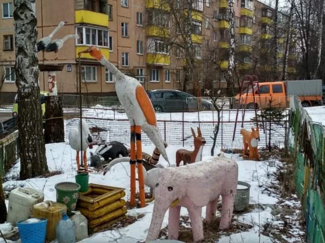 Странные поделки, которые можно увидеть во дворах