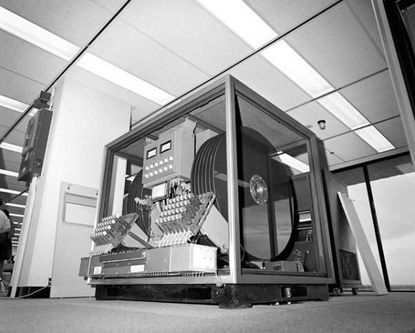 Жёсткий диск Fermilab, 1973 год