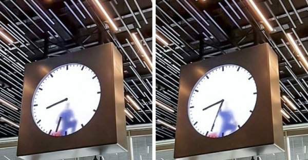 Часы в аэропорту Амстердама. Внутри «человек» стирает и рисует стрелки