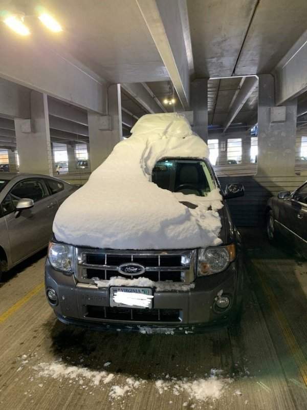 Этот парень не собирался позволять 30 сантиметрам снега или лени помешать ему добраться до работы вовремя
