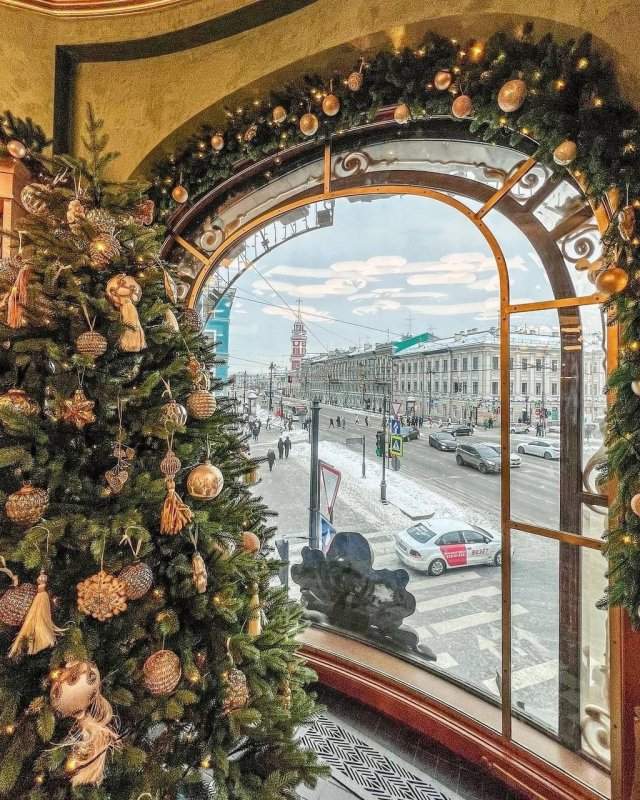 Новогоднее настроение в самом красиво здании Петербурга - Доме Зингера