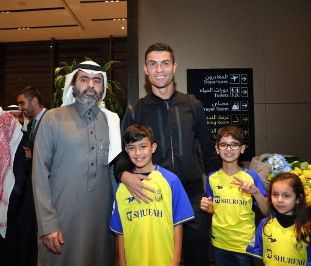 Криштиану Роналду прилетел в Саудовскую Аравию, где будет играть в клубе &quot;Аль Наср&quot; за 500 миллионов